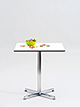 Bistrotisch 70 x 70 cm, Höhe 73 cm
Tischplatte Compact-Schichtstoff weiß, Kern schwarz
Tischsäule verchromt, Kreuzfuß Alu poliert