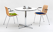 Bistrotisch für Inneneinrichtung Ø 85 cm, Höhe 73 cm
Tischplatte Compact-Schichtstoff weiß, Kern schwarz
Kreuzfuß Alu poliert, Tischsäule verchromt