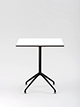 Bistrotisch 70 x 70 cm, Höhe 75 cm
Tischplatte Compact-Schichtstoff, Qualität ESTERNO, weiß,
Kern schwarz, Tischfuß und Tischsäule pulverbeschichtet schwarz