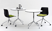 Bistrotisch Ø 75 cm, Höhe 76 cm
Tischplatte Compact-Schichtstoff weiß, Kern schwarz
Kreuzfuß Alu poliert, Tischsäule verchromt