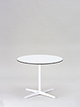 Bistrotisch Ø 65 cm, Höhe 72 cm
Tischplatte Compact-Schichtstoff weiß, Kern schwarz
Tischsäule verchromt, Sternfuß Alu poliert